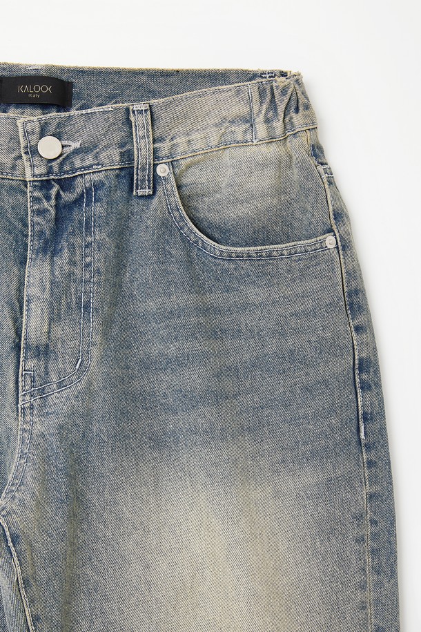 루즈핏 빈티지 밴딩 데님 팬츠 CJN102는 편안함과 스타일을 모두 잡은 데님 팬츠입니다. 연청 컬러의 데님 소재에 빈티지 워싱 디테일을 더해 캐주얼한 무드를 연출합니다. 밴딩 처리로 편안한 착용감을 제공하며, 루즈핏 디자인으로 활동성을 높였습니다. 봄, 여름, 가을 3계절 모두 활용 가능한 실용적인 아이템입니다. 일상 속에서 편안하게 즐겨 입을 수 있는 데일리 팬츠입니다.
