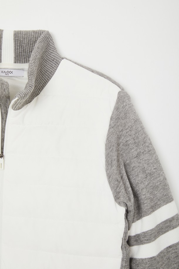 여성 방풍 미들넥 패딩 점퍼 CJP158는 베이직한 스타일의 아우터입니다. 봄, 여름, 가을, 겨울 사계절 모두 착용 가능하며, 무지 디자인으로 미니멀, 캐주얼, 클래식 등 다양한 스타일을 연출할 수 있습니다. 넉넉한 오버핏 또는 베이직핏으로 편안하게 착용 가능하며,  미들넥 디자인과 집업 여밈 방식으로 보온성을 높였습니다.  블랙, 아이보리 두 가지 색상으로 출시되었으며,  폴리에스터, 비스코스, 나일론 혼방 소재에 전체 안감 처리되어 방풍 기능을 제공합니다.  두꺼운 두께감과 긴 소매 기장으로 따뜻함을 더했습니다.
