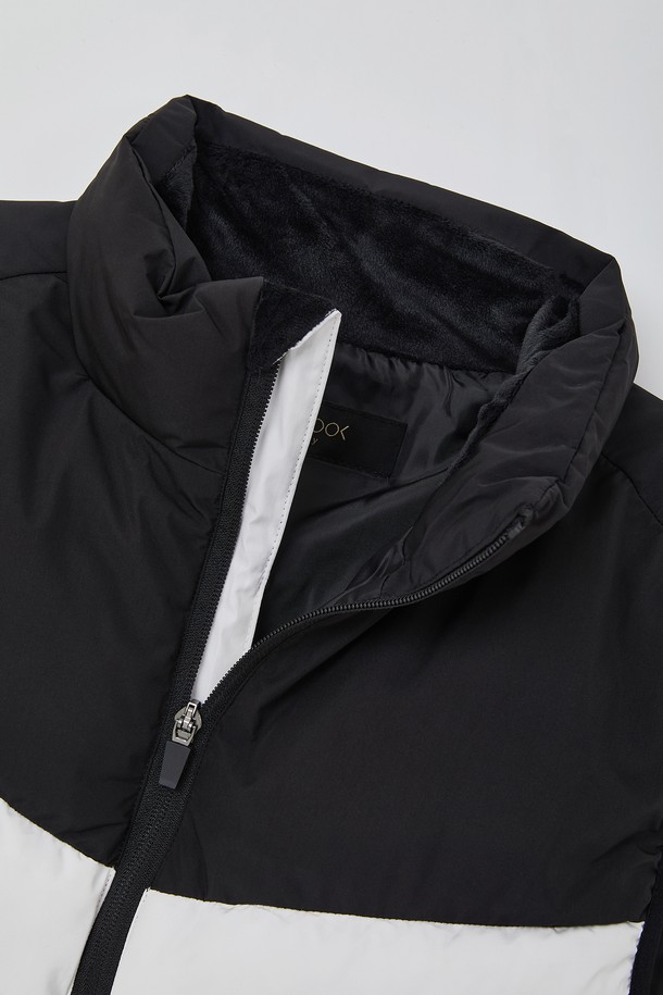 웰론 스트레치 패딩 베스트 CJP147는 겨울철 따뜻함과 스타일을 동시에 만족시키는 공용 패딩 베스트입니다. 부드러운 웰론 소재와 나일론 소재를 사용하여 편안한 착용감을 선사하며, 두꺼운 두께감으로 보온성을 높였습니다. 블랙, 화이트 두 가지 깔끔한 컬러로 출시되어 어떤 옷에도 쉽게 매치할 수 있으며, 캐주얼, 스포티, 미니멀 스타일을 즐겨 입는 분들께 추천합니다. 집업 스타일의 레귤러핏으로 활동성을 높였으며, 스트레치 기능이 있어 편안한 움직임을 보장합니다. 민소매 디자인으로 다양한 레이어드 연출이 가능하며, 일상에서 폭넓게 활용할 수 있습니다.
