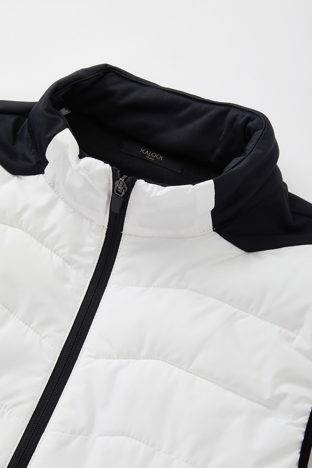 **웰론 스포츠 패딩 베스트 CJP148**

활동적인 겨울을 위한 웰론 스포츠 패딩 베스트입니다. 화이트와 블랙 두 가지 색상으로 출시되어 어떤 스타일에도 쉽게 매치할 수 있습니다. 웰론 소재를 사용하여 부드러운 촉감과 뛰어난 보온성을 제공하며, 두꺼운 두께감으로 추운 날씨에도 따뜻하게 몸을 보호합니다. 집업 스타일의 레귤러핏 디자인으로 편안한 착용감을 선사하며, 캠핑룩, 스포티, 캐주얼, 미니멀 스타일 등 다양한 TPO에 활용 가능합니다. 배색 디자인과 소매 없는 디자인으로 활동성을 높였습니다. 
