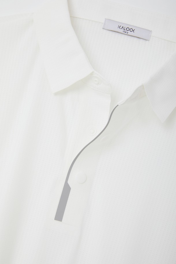 데일리앤 골프 퀵드라이 스판 카라 반팔티 CSTEE116는 골프, 일상, 야외활동 등 다용도로 활용 가능한 공용 상의입니다. 화이트와 네이비 두 가지 색상으로 출시되었으며, 봄, 여름, 가을, 겨울 사계절 모두 착용 가능합니다. 땀을 빠르게 흡수하고 건조시키는 속건 기능과 냉감 기능이 적용되었으며, 베이직핏의 무지 디자인에 리플렉티브 디테일로 포인트를 더했습니다.
