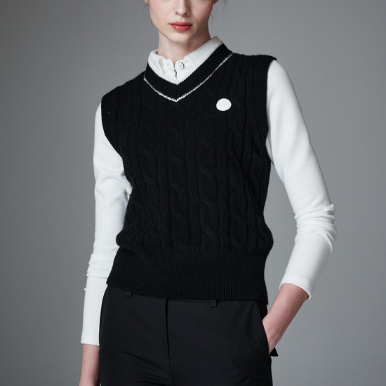 Classic cable knit vest 클래식 케이블 니트 베스트