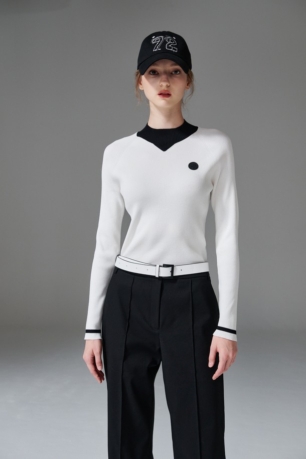 **컨트라스트 넥 니트**는 라운드넥 디자인에 슬림핏으로 여성스러운 실루엣을 연출하는 긴팔 니트입니다. 봄, 가을 시즌에 적합하며, 골프 및 일상복으로 활용 가능합니다. 비스코스/PBT 혼방 소재로 제작되어 부드러운 촉감을 선사하며, 골지 패턴과 네크라인과 소매 배색 디테일이 특징입니다. 화이트, 블랙 두 가지 색상으로 출시되어 클래식하면서도 미니멀한 스타일을 완성합니다.
