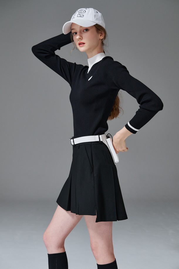 컨트라스트 넥 니트는 라운드넥 디자인에 슬림핏으로 여성스러운 실루엣을 연출하는 긴팔 니트입니다. 봄, 가을 시즌에 적합하며, 부드러운 촉감의 비스코스/PBT 혼방 소재로 제작되었습니다. 블랙과 화이트 두 가지 색상으로 제공되며, 네크라인과 소매에 배색 디테일이 포인트입니다. 골프 및 일상에서 스포티하면서도 미니멀한 스타일을 연출할 수 있습니다. 얇은 두께의 골지 니트입니다.
