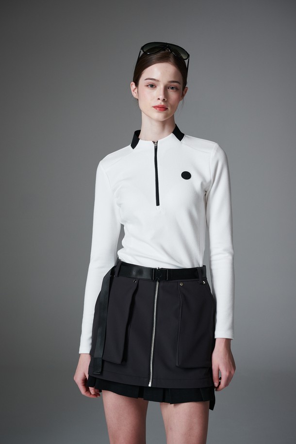 레이어드 미니 스커트는 여성 골프룩을 위한 스포티한 스타일의 겨울용 치마입니다. 블랙 컬러의 A라인 핏으로, 기모 안감과 방수 소재를 사용하여 보온성과 기능성을 높였습니다. 부드러운 촉감과 무지 패턴으로 편안함을 더했으며, 미니스커트 디자인에 레이어드 스타일을 더해 세련된 느낌을 줍니다. 실버 지퍼와 리벳 디테일로 포인트를 주어, 밋밋하지 않게 디자인되었습니다.
