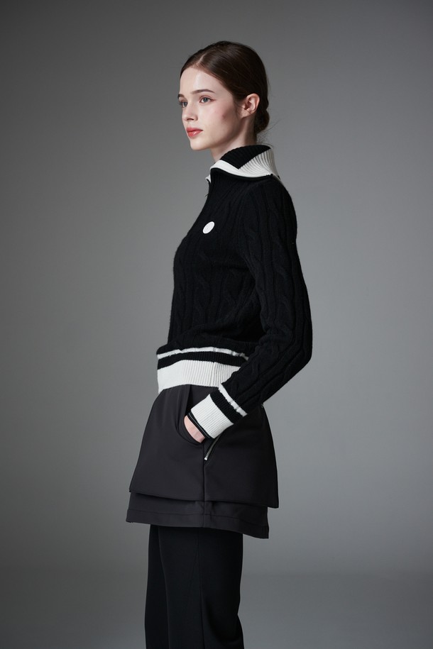 **Contraste half zip up (컨트라스트 하프 니트 집업)**은 여성용 상의로, 골프 및 일상생활에서 모두 활용 가능한 하프 집업 니트입니다. 블랙과 화이트 두 가지 색상으로 출시되었으며, 봄, 가을, 겨울 계절에 착용하기 좋습니다. 울 소재로 제작되어 부드러운 촉감을 선사하며, 슬림핏 디자인으로 여성스러운 실루엣을 강조합니다. 하프넥, 긴 소매, 케이블 패턴, 두꺼운 두께가 특징이며, 네크라인, 소매, 밑단에 컨트라스트 배색 디테일을 더해 스포티하면서도 클래식한 매력을 줍니다. 레이어드하여 다양한 스타일을 연출할 수 있으며, 골프룩으로도 활용하기 좋습니다.
