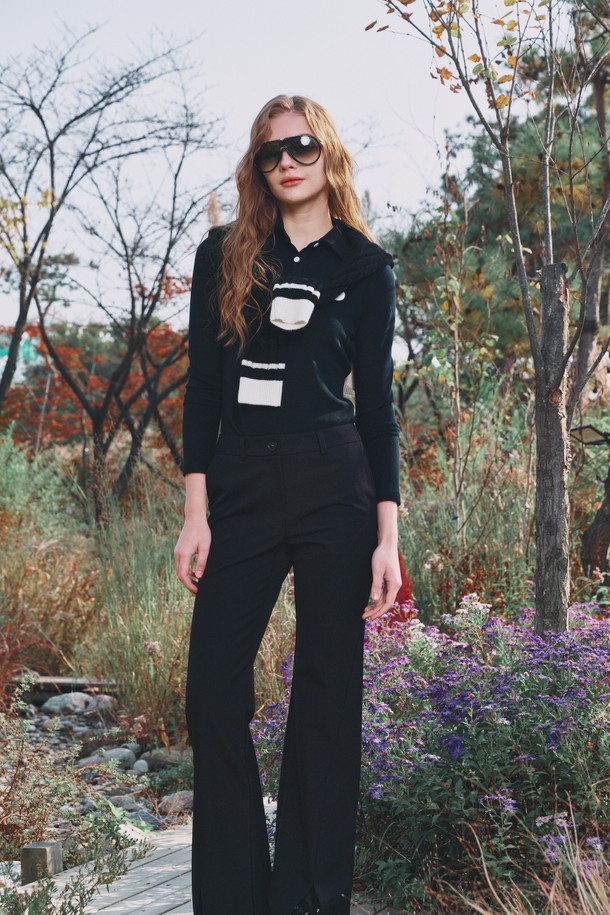 세미 부츠컷 팬츠는 여성 골프룩, 미니멀, 클래식 스타일을 위한 사계절용 바지입니다. 블랙 색상의 슬림핏 부츠컷 디자인으로, 다리가 길어 보이는 효과를 선사합니다. 나일론과 스판덱스 혼방 소재로 제작되어 부드러운 촉감과 뛰어난 사방 스판, 복원력을 자랑하며, 얇은 두께감으로 편안한 착용감을 제공합니다. 허리 밴딩 처리와 슬릿 디자인으로 활동성과 스타일리시함을 동시에 잡았습니다. 일상에서도 활용 가능한 베이직 아이템입니다.
