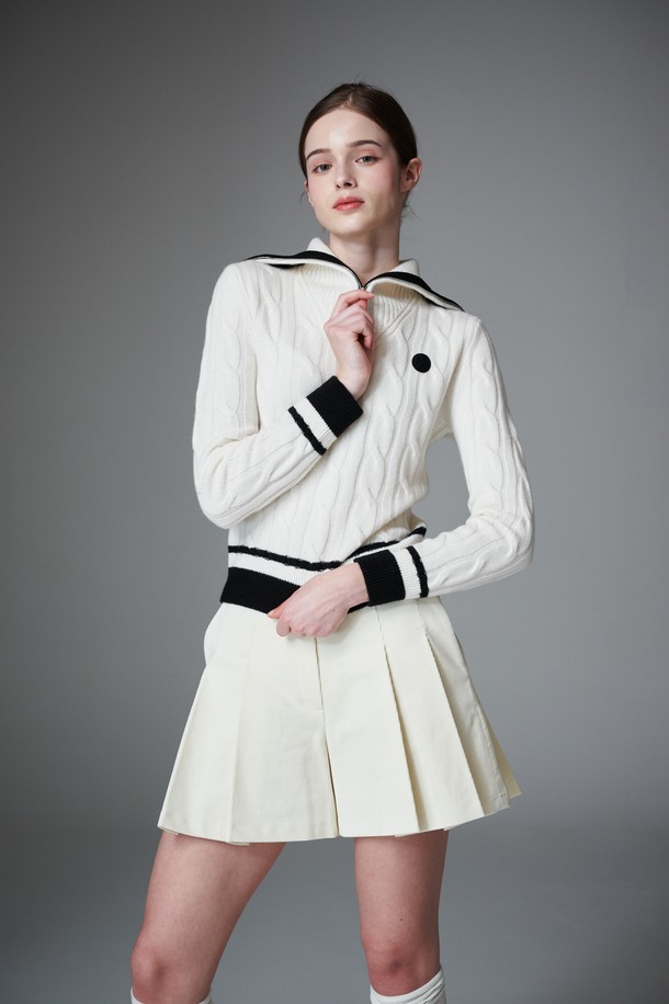 Contraste half zip up (컨트라스트 하프 니트 집업)은 여성용 상의로, 부드러운 울 소재와 두꺼운 두께감으로 따뜻함을 선사합니다. 하프넥 디자인에 슬림핏으로 제작되었으며, 특히 컨트라스트 배색 디테일이 돋보이는 제품입니다. 라운드넥, 소매, 밑단에 배색 포인트를 주어 스포티하면서도 베이직한 스타일을 연출합니다. 봄, 가을, 겨울 시즌에 골프 및 일상복으로 활용 가능하며, 레이어드하여 다양한 스타일링을 즐길 수 있습니다. 블랙, 화이트 두 가지 색상으로 만나보세요.
