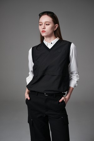 Waterproof pocket vest 포켓 디테일 우븐 베스트