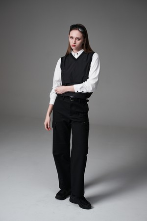 Rivet detail pocket pants 리벳 세미 와이드 팬츠