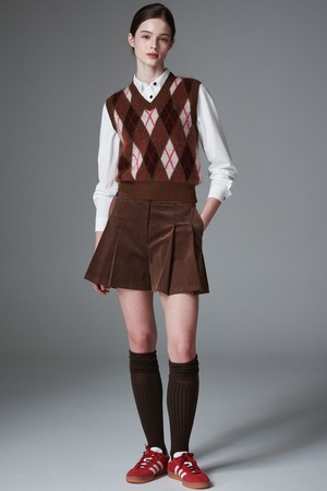 Corduroy tuck shorts 코듀로이 턱 쇼츠