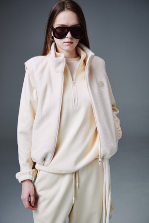Reversible High Neck Boucle Vest 리버시블 하이넥 부클 베스트_IVORY-a