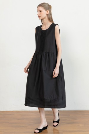 Sleeveless round-neck pintuck dress_2color