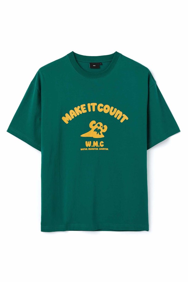 아치 몬스터 티셔츠_GREEN은 남성용 상의 티셔츠입니다. 그린, 화이트, 차콜, 그레이, 블랙 색상으로 출시되었으며, 일상에서 캐주얼하고 스트릿한 스타일을 연출하기 좋습니다. 면 소재로 제작되어 부드러운 촉감을 자랑하며, 세미오버핏으로 편안하게 착용할 수 있습니다. 라운드넥 반소매 디자인에 아치형 워터몬스터 그래픽 프린트와 소매 시그니처 자수가 돋보입니다. 넥 라인부터 어깨 라인까지 이중 봉제로 변형을 최소화했으며, 텐터 및 텀블워싱 가공으로 완성도를 높였습니다.
