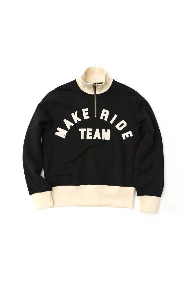 **레터링 스웨트 하프집업_BLACK**은 겨울철 데일리룩을 위한 상의입니다. 블랙 컬러에 하이넥 디자인과 하프 집업 여밈 방식으로 클래식하고 캐주얼한 스타일을 연출합니다. 두꺼운 두께감의 면 소재로 제작되었으며, 레터링과 로고 패턴이 특징입니다. 소매는 긴 기장이며, 스탠다드핏으로 편안하게 착용할 수 있습니다. 밑단 시보리 마감과 배색 디자인, 로고 아플리케 디테일이 돋보입니다.
