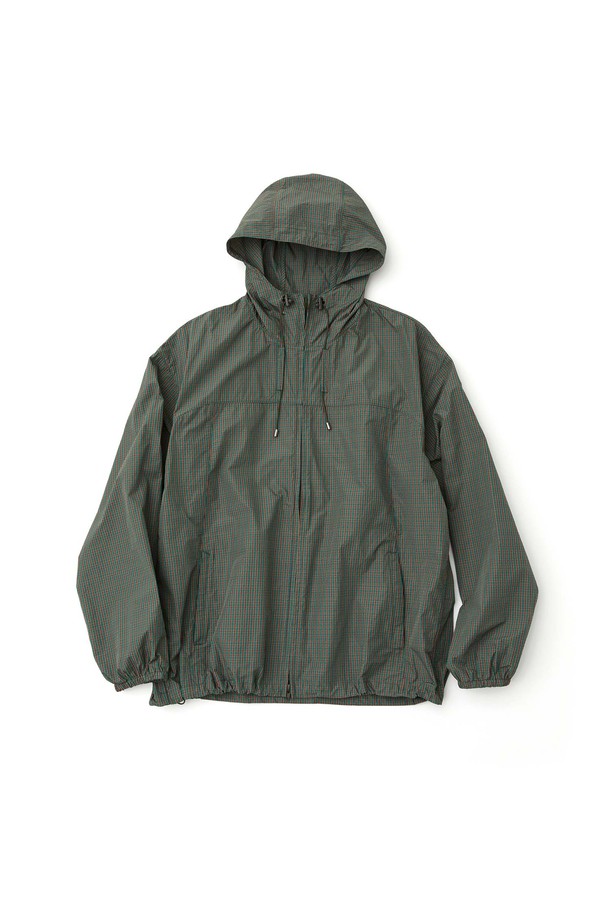 체크 윈드브레이커_카키는 캐주얼, 스포티, 미니멀 스타일을 즐기는 분들을 위한 아우터입니다. 봄, 가을 시즌에 적합하며, 일상, 동네 마실, 여행, 가을 나들이 등에 폭넓게 활용할 수 있습니다. 세미오버핏으로 편안하게 착용 가능하며, 2WAY 지퍼, 후드 스트링, 밑단 스트링 디테일로 실용성을 높였습니다. 폴리에스테르 소재에 요철감 있는 촉감으로 독특한 느낌을 주며, 생활 방수 기능과 패커블 디자인으로 휴대성까지 갖췄습니다. 크롭 기장의 긴소매 윈드브레이커로, 체크 패턴이 돋보이는 디자인입니다.
