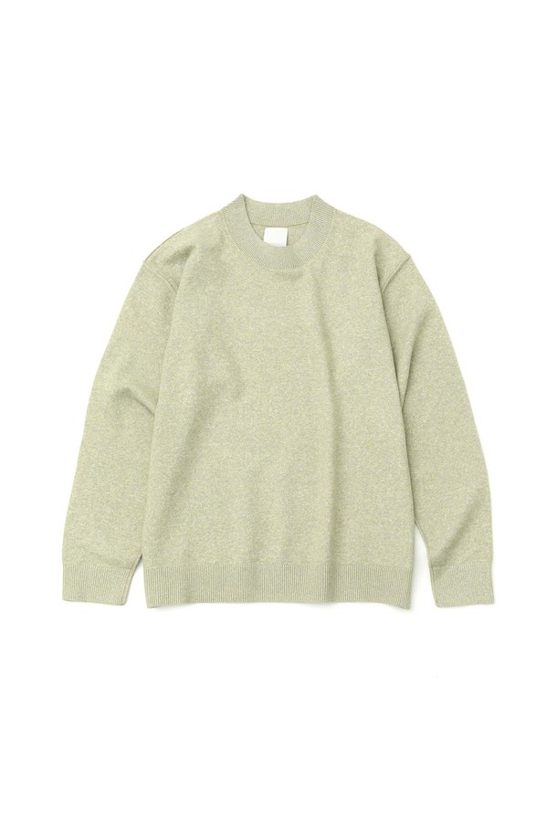 미니멀 크루넥 니트_LIGHT GREEN은 미니멀하고 베이직한 스타일을 추구하는 분들을 위한 상의입니다. 라이트 그린 컬러로, 봄, 가을에 데이트룩이나 카페룩 등 다양한 TPO에 맞춰 활용하기 좋습니다. 스탠다드 핏에 레귤러 기장으로 제작되었으며, 부드러운 촉감의 폴리에스테르, 나일론, 폴리우레탄 혼방 소재에 밀란지 원사를 사용하여 은은한 질감을 더했습니다. 크루넥과 세미 목크 디자인으로 편안함을 더했으며, 무지 패턴에 리버스 봉제선 디테일이 돋보입니다. 긴 소매 기장의 얇은 두께감으로 간절기에도 부담 없이 착용할 수 있습니다.
