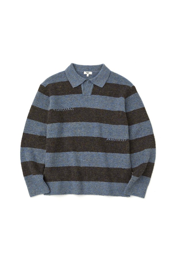 라이트 블루 컬러의 볼드 스트라이프 카라 니트입니다. 봄, 가을에 어울리는 부드러운 니트 소재로 제작되어 편안한 착용감을 선사합니다. 캐주얼, 클래식, 미니멀 스타일을 모두 소화할 수 있으며, 데이트룩, 봄 소풍룩에 활용하기 좋습니다. 레귤러핏에 긴 소매 기장으로, 다양한 하의와 매치하여 스타일리시한 연출이 가능합니다. 스트라이프 패턴과 카라 디테일이 돋보이는 디자인으로, 베이직하면서도 세련된 느낌을 더합니다.
