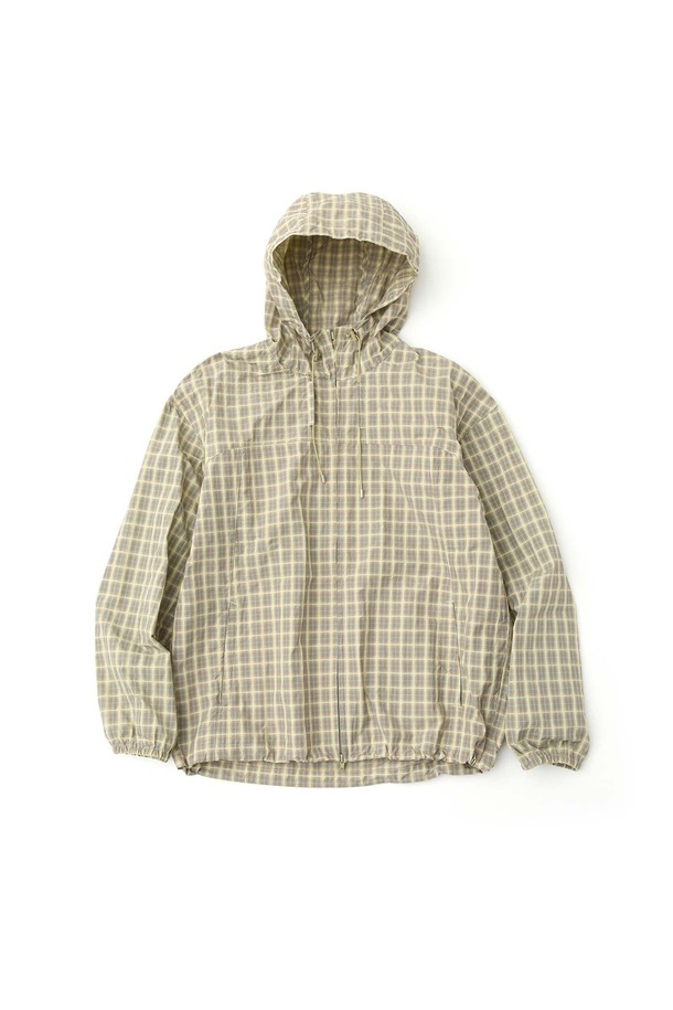 베이지 컬러의 체크 윈드브레이커입니다. 봄, 가을 간절기에 활용하기 좋은 얇은 두께의 폴리에스테르 소재로 제작되었으며, 생활 방수 기능을 갖춰 일상 및 아웃도어 활동 시에도 유용합니다. 세미 오버핏으로 캐주얼하고 스포티한 스타일을 연출하며, 체크 패턴과 멀티 스트라이프 무늬로 포인트를 더했습니다. 2WAY 지퍼, 후드 및 밑단 스트링 조절, 후면 포인트 라벨 등의 디테일과 휴대성을 높인 패커블 기능으로 실용성을 높였습니다. 여행, 산책, 캠핑 등 다양한 TPO에 활용 가능한 아이템입니다.
