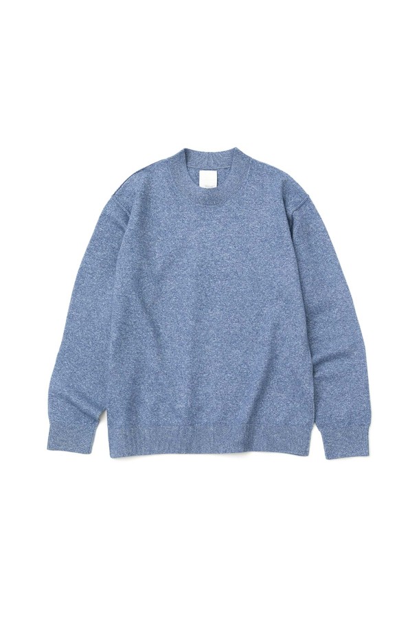 미니멀 크루넥 니트_LIGHT BLUE는 남성을 위한 상의로, 가을과 겨울에 활용하기 좋은 니트/스웨터입니다. 라이트 블루, 블랙, 밀란지 세 가지 색상으로 출시되었으며, 일상복으로 미니멀하고 베이직한 스타일을 연출할 수 있습니다. 스탠다드 핏에 레귤러 기장으로, 크루넥과 세미 목크 디자인을 갖추고 있습니다. 부드러운 촉감의 폴리에스테르, 나일론, 폴리우레탄 혼방 소재에 리버스 봉제선 디테일과 긴 소매로 포인트를 더했습니다. 특히 밀란지 원사를 사용하여 유니크하면서도 내추럴한 무드를, 블랙 컬러는 심플하고 세련된 스타일을 연출합니다.
