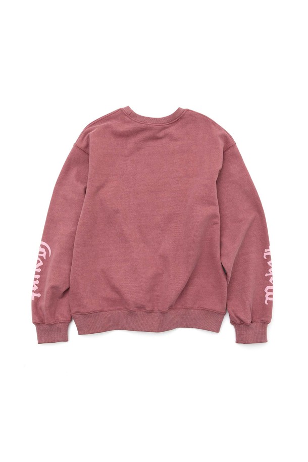 세련된 와인 컬러의 올드폰트 맨투맨입니다. 면 소재로 제작되어 부드러운 촉감과 편안한 착용감을 선사하며, 밀도 높은 두께감으로 안정적인 핏을 제공합니다. 입체적인 발포 나염 그래픽이 돋보이는 디자인으로, 캐주얼, 미니멀, 스트리트 스타일을 즐겨 입는 분들께 추천합니다. 피그먼트 워싱 처리로 자연스러운 멋을 더했으며, 동네 마실룩과 겨울 데일리룩에 활용하기 좋습니다. 변형을 최소화한 디자인으로 오래도록 스타일리시하게 즐길 수 있습니다.
