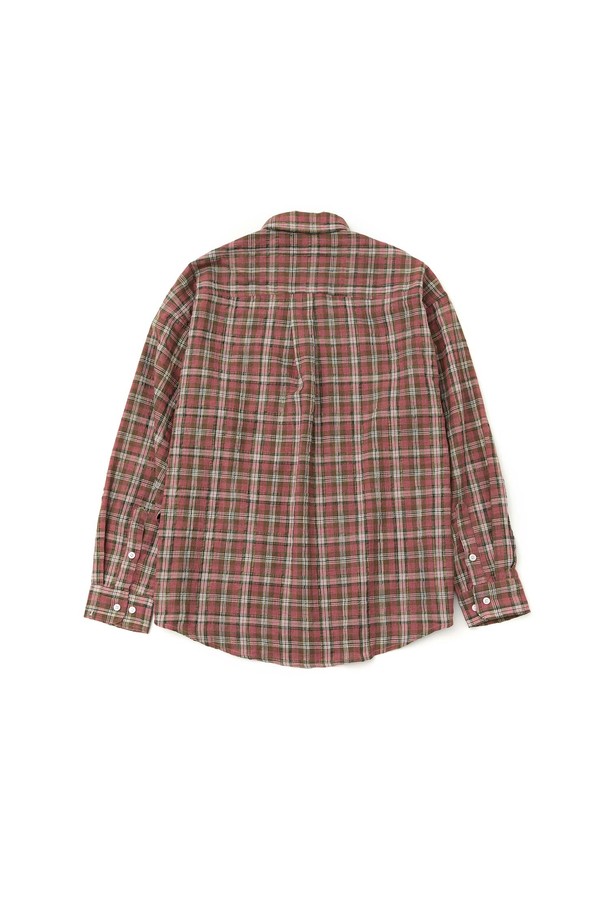 세련된 핑크 컬러가 돋보이는, 남성용 멀티 체크 셔츠입니다. 봄, 가을 시즌에 적합하며, 캐주얼하고 클래식한 스타일을 연출하기 좋습니다. 세미오버핏으로 편안한 착용감을 선사하며, 레귤러 기장으로 다양한 하의와 잘 어울립니다. 폴리에스테르, 면, 아크릴, 레이온, 나일론, 울 등 다양한 소재가 혼방되어 부드러운 촉감과 요철감을 느낄 수 있습니다. 앞 포켓 라벨 디테일이 돋보이며, 단독 착용만으로도 트렌디한 데이트룩, 카페룩 스타일을 완성할 수 있습니다.
