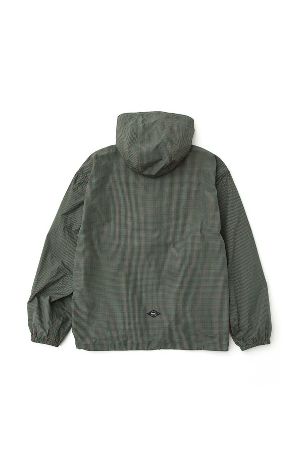 체크 윈드브레이커_카키는 캐주얼, 스포티, 미니멀 스타일을 즐기는 분들을 위한 아우터입니다. 봄, 가을 시즌에 적합하며, 일상, 동네 마실, 여행, 가을 나들이 등에 폭넓게 활용할 수 있습니다. 세미오버핏으로 편안하게 착용 가능하며, 2WAY 지퍼, 후드 스트링, 밑단 스트링 디테일로 실용성을 높였습니다. 폴리에스테르 소재에 요철감 있는 촉감으로 독특한 느낌을 주며, 생활 방수 기능과 패커블 디자인으로 휴대성까지 갖췄습니다. 크롭 기장의 긴소매 윈드브레이커로, 체크 패턴이 돋보이는 디자인입니다.
