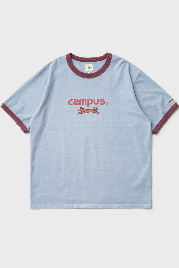 페이드 블루 컬러의 Campus 오버다잉 링거 티셔츠입니다. 16수 코튼 소재로 제작되어 탄탄한 촉감을 자랑하며, 스탠다드핏으로 편안하게 착용할 수 있습니다. 빈티지하고 캐주얼한 스타일을 연출하며, 봄, 여름 시즌 데일리룩에 활용하기 좋습니다. 가먼트 다잉 처리로 자연스러운 색감과 로고/프린트 패턴이 특징입니다. 동네 마실룩이나 여행룩에 매치하여 개성 있는 스타일을 완성해보세요.
