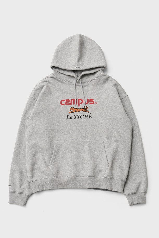 캠퍼스 후디 풀오버 (헤더 그레이)는 부드러운 촉감의 CP쭈리 면 원단을 사용하여 제작된 후드티입니다. 텐타/워싱 덤블가공으로 변형을 최소화했으며, 안료 프린트와 로고 직자수 디테일이 특징입니다. 헤링본 테이프 마감과 갈라상봉 스티치로 꼼꼼하게 마감했습니다. 루즈핏으로 편안하게 착용 가능하며, 봄, 가을, 겨울에 동네 마실룩이나 데일리룩, 캐주얼, 스트리트, 미니멀 스타일로 연출하기 좋습니다.
