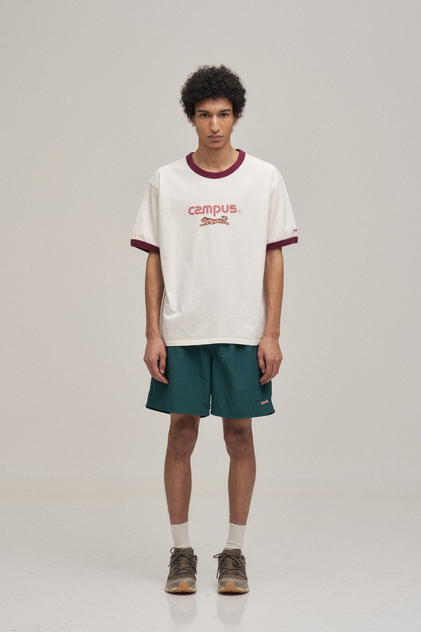 캠퍼스 오버다잉 링거 티셔츠 (에그쉘)는 남성용 티셔츠로, 빈티지하면서도 캐주얼한 스타일을 연출합니다. 16수 코튼 100% 소재에 가먼트 다잉 기법을 적용하여 자연스러운 색감과 부드러운 착용감을 선사합니다. 링거 티셔츠 디자인으로 포인트를 더했으며, 봄, 여름 시즌에 동네 마실룩이나 여행룩으로 활용하기 좋습니다. 스탠다드핏에 라운드넥, 반소매 기장으로 제작되었으며, 구김이 적고 세탁 후에도 복원력이 뛰어납니다. 에그쉘과 버건디 두 가지 색상으로 만나보세요.
