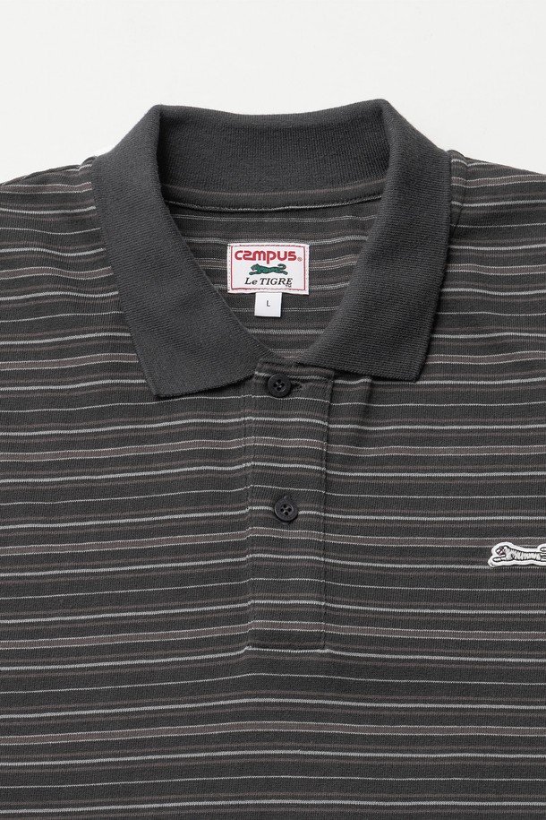 차콜 컬러의 멀티 스트라이프 폴로 티셔츠입니다. 면 소재로 제작되어 봄, 여름 시즌에 시원하고 쾌적하게 착용 가능합니다. 세미 루즈핏으로 편안함을 더하며, 캐주얼, 베이직 스타일을 연출하기 좋습니다. 헤링본 테이프 마감, 가슴 로고 자수 와펜, 르티그레 레터링 로고 단추 디테일이 특징입니다. 데이트룩, 카페룩 등 다양한 TPO에 활용할 수 있으며, 캐주얼, 클래식, 미니멀 스타일을 즐겨 입는 남성분들께 추천합니다. 반소매 기장에 적당한 두께감으로, 일상생활에서 폭넓게 활용할 수 있습니다.
