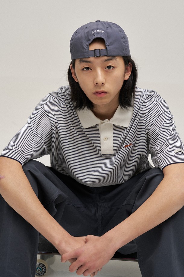 "Sublime(서브라임)" 볼캡 (차콜)입니다. 가볍고 시원한 착용감을 선사하는 나일론 소재로 제작되었으며, 봄, 여름, 가을, 삼계절 모두 활용 가능합니다. 르티그레 호랑이 자수 와펜과 레터링 직자수 디테일이 돋보이며, 백 스트랩으로 사이즈 조절이 용이합니다. 모자 깊이 10cm, 챙 길이 7cm로 제작되었으며, 캐주얼, 미니멀, 스트리트 스타일을 즐겨 입는 분들께 동네 마실룩, 산책룩으로 추천합니다.
