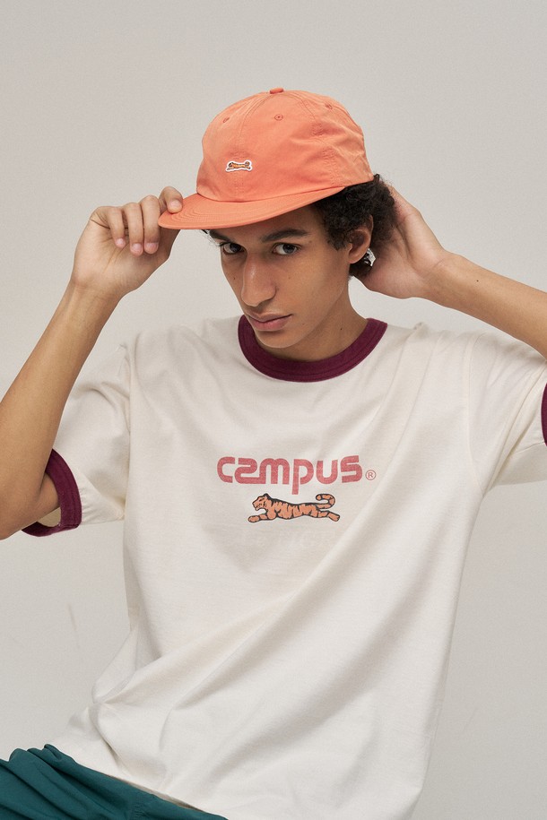 Sublime ballcap (오렌지)는 캐주얼, 미니멀, 스포티 스타일을 아우르는 공용 볼캡입니다. 봄, 여름, 가을 계절에 착용하기 좋으며, 가볍고 시원한 나일론 소재로 제작되었습니다. 모자 깊이 10cm, 챙 넓이 7cm로, 르티그레 호랑이 자수 와펜과 레터링 직자수가 돋보이는 디자인입니다. 일상, 산책, 여행 등 다양한 TPO에 활용 가능하며, 생활 방수 기능과 사이즈 조절 스트랩으로 편안한 착용감을 제공합니다. 얇은 두께감으로 더욱 시원하게 착용할 수 있습니다.
