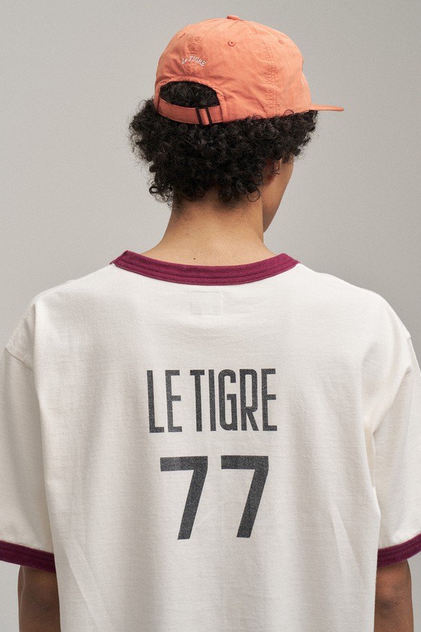 Sublime ballcap (오렌지)는 캐주얼, 미니멀, 스포티 스타일을 아우르는 공용 볼캡입니다. 봄, 여름, 가을 계절에 착용하기 좋으며, 가볍고 시원한 나일론 소재로 제작되었습니다. 모자 깊이 10cm, 챙 넓이 7cm로, 르티그레 호랑이 자수 와펜과 레터링 직자수가 돋보이는 디자인입니다. 일상, 산책, 여행 등 다양한 TPO에 활용 가능하며, 생활 방수 기능과 사이즈 조절 스트랩으로 편안한 착용감을 제공합니다. 얇은 두께감으로 더욱 시원하게 착용할 수 있습니다.
