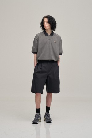 Two Tuck Banded Shorts (Almost Black)