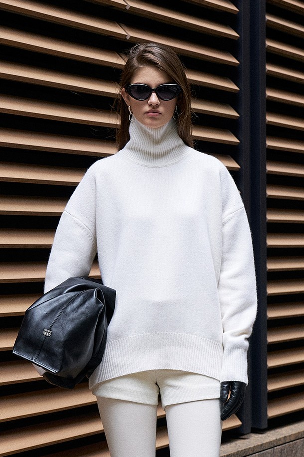 RENEJ - 스웨터 - Air Wool Turtleneck Knit