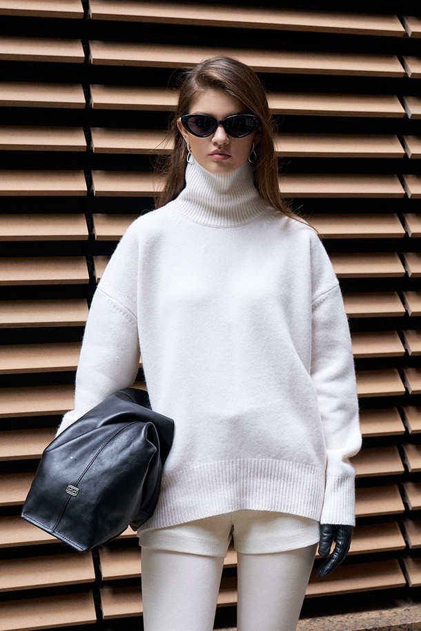 RENEJ - 스웨터 - Air Wool Turtleneck Knit