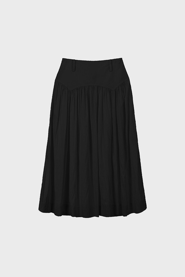 와이드 플레어 롱 스커트

**Windy Flare Long Skirt(와이드 플레어 롱 스커트)**는 여성스러운 실루엣을 연출하는 롱 스커트입니다. 레이온과 나일론 혼방 소재로 제작되어 얇고 뻣뻣한 촉감과 함께 봄, 여름, 가을 시즌에 착용하기 좋습니다. 허리 상단의 곡선 디테일과 하단의 개더링 디테일이 플레어 라인을 더욱 풍성하게 만들어 볼륨감 있는 스타일을 완성합니다. 안감이 있어 비침 걱정 없이 편안하게 착용 가능하며, 신축성이 있어 활동성을 높였습니다. 데이트룩, 카페룩, 모임룩 등 다양한 TPO에 클래식, 미니멀, 로맨틱 스타일로 연출해보세요.
