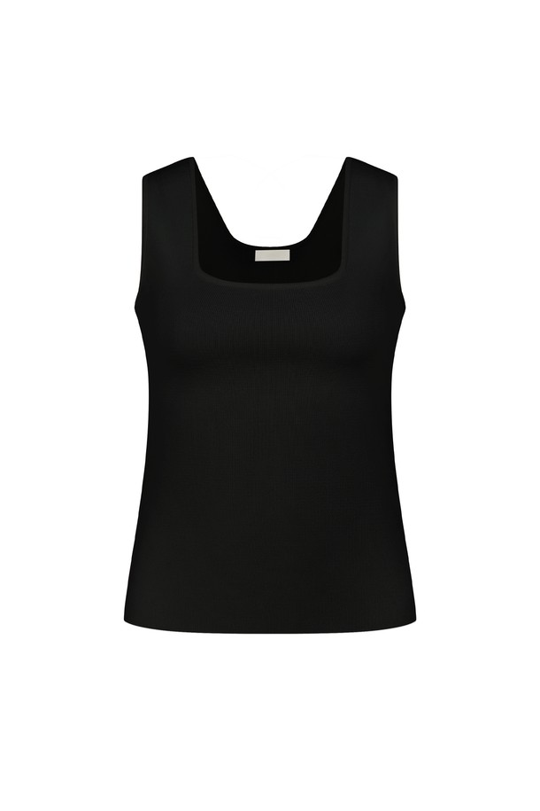 스퀘어 라이트 슬리브리스는 여성 의류 상의 카테고리의 제품으로, 일상 및 여름 자켓 이너 용도로 활용하기 좋습니다. 레이온과 나일론 혼방 소재로 제작되어 부드러운 촉감과 얇은 두께감으로 시원하게 착용 가능합니다. 슬림핏 디자인에 스퀘어넥 라인으로 세련된 분위기를 연출하며, 허리 라인을 강조해 날씬한 실루엣을 만들어줍니다. 민소매 디자인으로 여름철 시원하게 입을 수 있으며, 베이직한 스타일의 무지 패턴으로 다양한 하의와 손쉽게 매치할 수 있습니다. 데이트룩, 카페룩, 여름 바캉스룩 등 다양한 TPO에 어울리며, 미니멀, 걸리시, 클래식 스타일을 즐겨 입는 분들께 추천합니다.
