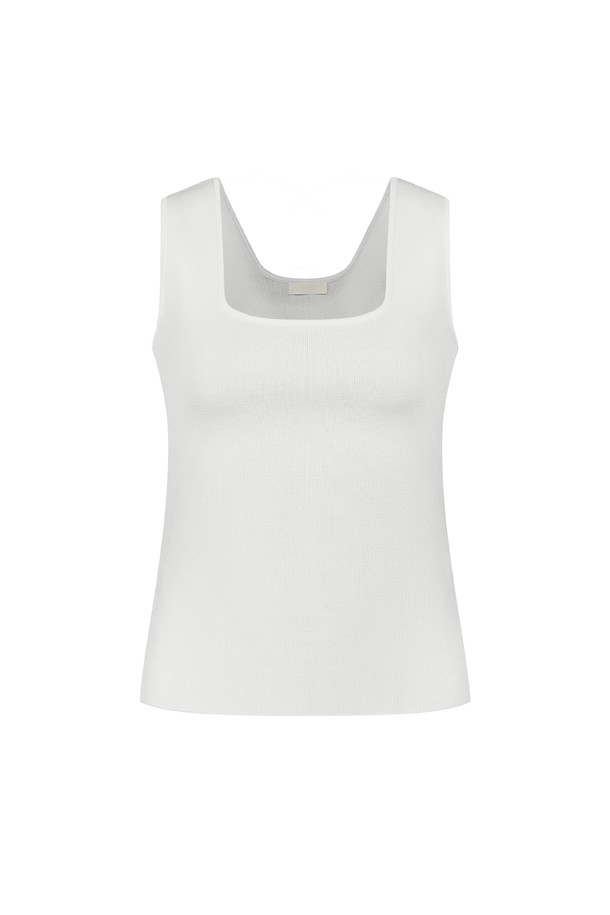 스퀘어 라이트 슬리브리스는 여성 의류 상의, 슬리브리스 카테고리에 속하는 제품입니다. 얇은 두께감의 14게이지 립조직 니트 소재로 제작되어 부드러운 촉감을 선사하며, 슬림핏 디자인으로 허리 라인을 강조합니다. 다양한 스타일 연출이 가능한 베이직 스타일로, 데이트룩, 카페룩 등 TPO에 적합합니다. 화이트, 크림, 그린, 민트, 핑크, 베이지, 레드, 모카, 차콜, 블랙 등 10가지 다채로운 색상으로 만나볼 수 있습니다. 여름철 자켓 이너로 활용하기 좋으며, 신축성이 있어 편안하게 착용 가능합니다.
