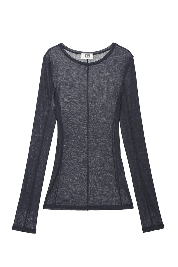 **Ylang 라인 티셔츠**

미니멀하고 베이직한 스타일의 Ylang 라인 티셔츠입니다. 텐셀과 울 혼방 소재로 제작되어 부드러운 촉감을 선사하며, 봄, 가을에 착용하기 좋습니다. 슬림핏 라운드넥 디자인에 앞뒤 턱 디테일과 소매 중앙 라인 컷팅으로 포인트를 더했습니다. 아이보리, 라이트 핑크, 그린, 차콜 그레이, 블랙 5가지 컬러로 만나보세요. 데이트룩, 카페룩 등 다양한 TPO에 활용 가능합니다.
