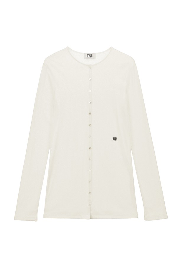 부클 가공한 싱글 원단으로 제작되어 부드러운 촉감이 돋보이는 롱 가디건입니다. 자개 단추 디테일이 고급스러움을 더하며, 라운드 넥 디자인과 롱 기장으로 편안하면서도 세련된 일상룩을 연출할 수 있습니다. 아이보리, 베이지, 브라운, 블랙 4가지 색상으로 만나보세요.
