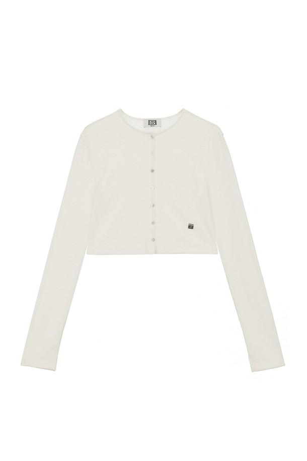 부클 버튼 숏 가디건은 부드러운 면과 폴리에스테르 혼방 소재로 제작되어 봄, 가을 시즌에 적합합니다. 라운드넥에 숏 기장으로 디자인되었으며, 베이직한 스타일을 선호하는 여성분들께 추천합니다. 자개 단추 디테일이 돋보이며, 신축성 있는 소재로 편안한 착용감을 선사합니다. 아이보리, 베이지, 소라 핑크, 브라운, 블랙 등 다채로운 5가지 컬러로 만나보세요. 데이트룩, 클래식, 미니멀, 캐주얼 스타일을 즐겨 입는 분들께 제격입니다.
