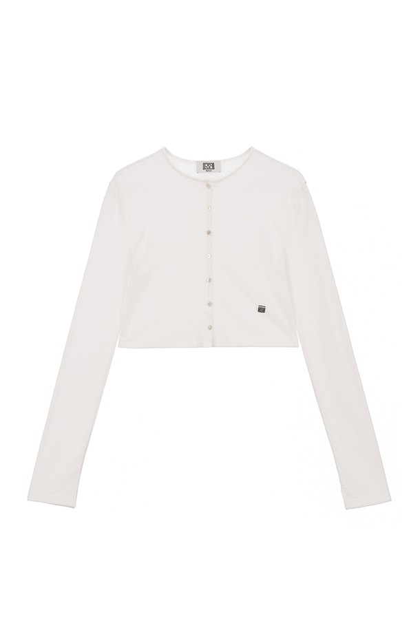 부클 버튼 숏 가디건은 여성 의류로, 봄, 가을에 착용하기 좋은 두꺼운 두께감의 니트/스웨터입니다. 부클 소재 특유의 포근한 질감과 라운드넥 디자인이 특징이며, 아이보리, 베이지, 소라 핑크, 브라운, 블랙 5가지 다채로운 컬러로 출시되었습니다. 레귤러핏으로 제작되었으며, 신축성 있는 면, 폴리에스테르 혼방 소재에 안감이 더해져 편안한 착용감을 선사합니다. 데이트룩, 카페룩, 모임룩 등 다양한 TPO에 클래식, 미니멀, 캐주얼 스타일로 활용하기 좋으며, 컬러 매치 및 자개 버튼 디테일로 포인트를 더했습니다. 단독 또는 레이어드하여 다양한 스타일을 연출할 수 있습니다.
