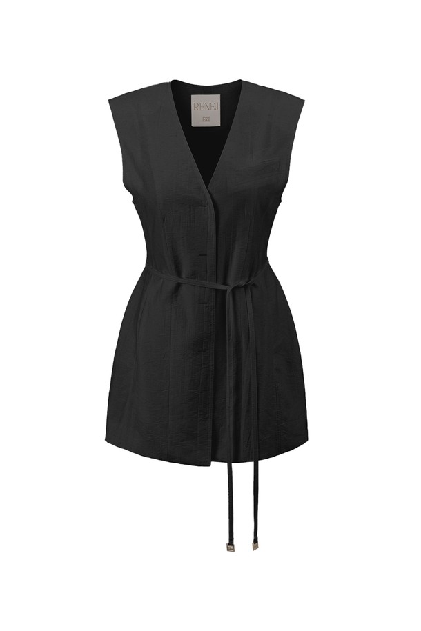 "Summer Ava Vest Dress"는 레이온, 린넨, 나일론 혼방 소재로 제작되어 여름철에도 시원하게 착용 가능한 여성용 베스트 드레스입니다. 미니멀하고 베이직한 스타일로, Ivory, Beige, Black 세 가지 색상으로 출시되었습니다. 브이넥 디자인에 허리 벨트와 앞면 파이핑 디테일, 뒷목 메탈 엠블럼과 로고 장식 벨트로 포인트를 더했으며, 안감 처리되어 안정적인 착용감을 선사합니다.
