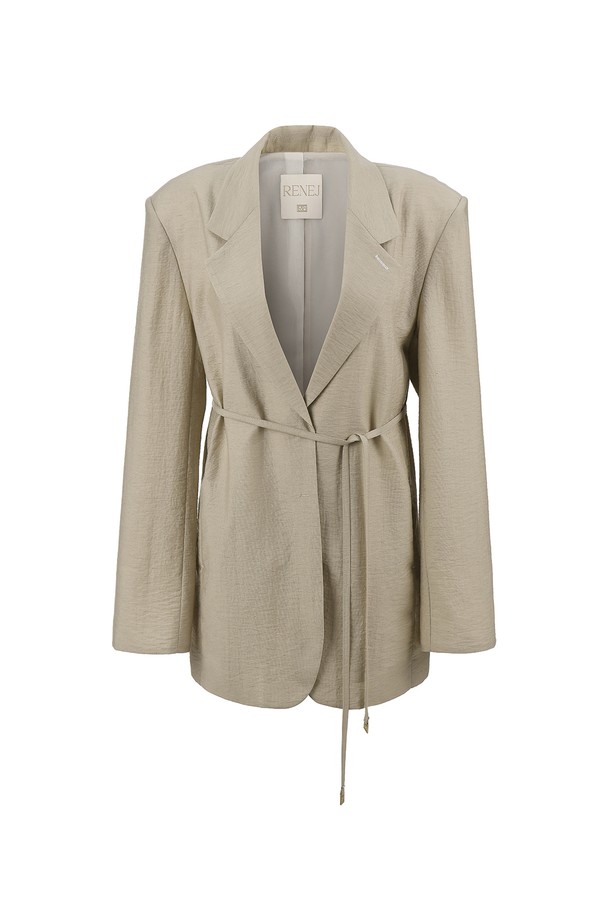 썸머 아바 테일드 오버사이즈 재킷은 여성 고객을 위한 아우터 상품입니다. 오피스룩과 일상 모두 활용 가능한 테일러드 스타일의 재킷으로, 클래식하고 미니멀한 무드를 연출합니다. 아이보리, 베이지, 블랙 세 가지 색상으로 출시되었으며, 레이온, 린넨, 나일론 혼방 소재로 제작되어 여름에도 시원하게 착용할 수 있습니다. 허리끈과 로고 장식이 포인트이며, 안감이 있어 깔끔한 마감 처리를 자랑합니다. 오버핏 디자인과 긴 소매 기장으로 편안하면서도 세련된 스타일을 완성합니다.
