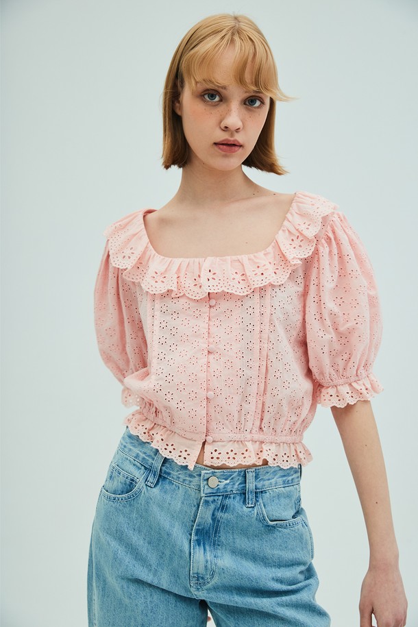 OPENING SUNSHINE - 블라우스 - Lace Ruffle Crop Blouse_Coral Pink