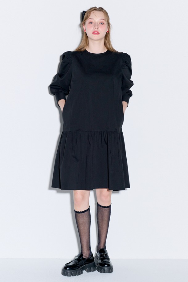 OPENING SUNSHINE - 긴소매 원피스 - [리퍼브]Back ribbon long sleeve shirring mini dress_Black