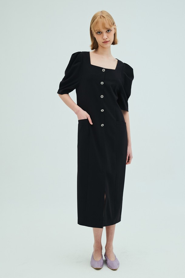 OPENING SUNSHINE - 반소매 원피스 - Linen Square Neck Flower Button Dress_Black