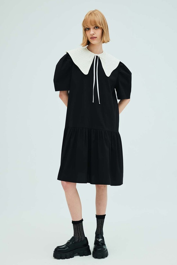 OPENING SUNSHINE - 반소매 원피스 - Back Ribbon Shirring Dress_Black